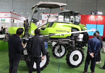 颜值与实力并存中联重科智能农机亮相中国国际农交会